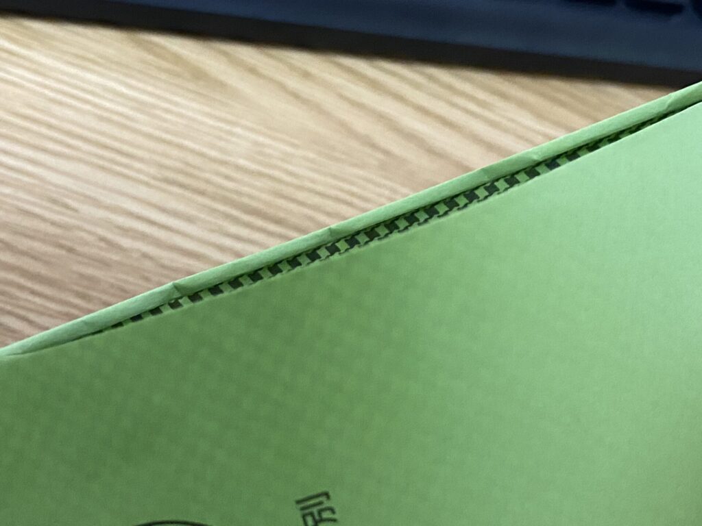 セラミックオープナーを使えば封筒が綺麗に開けられる。