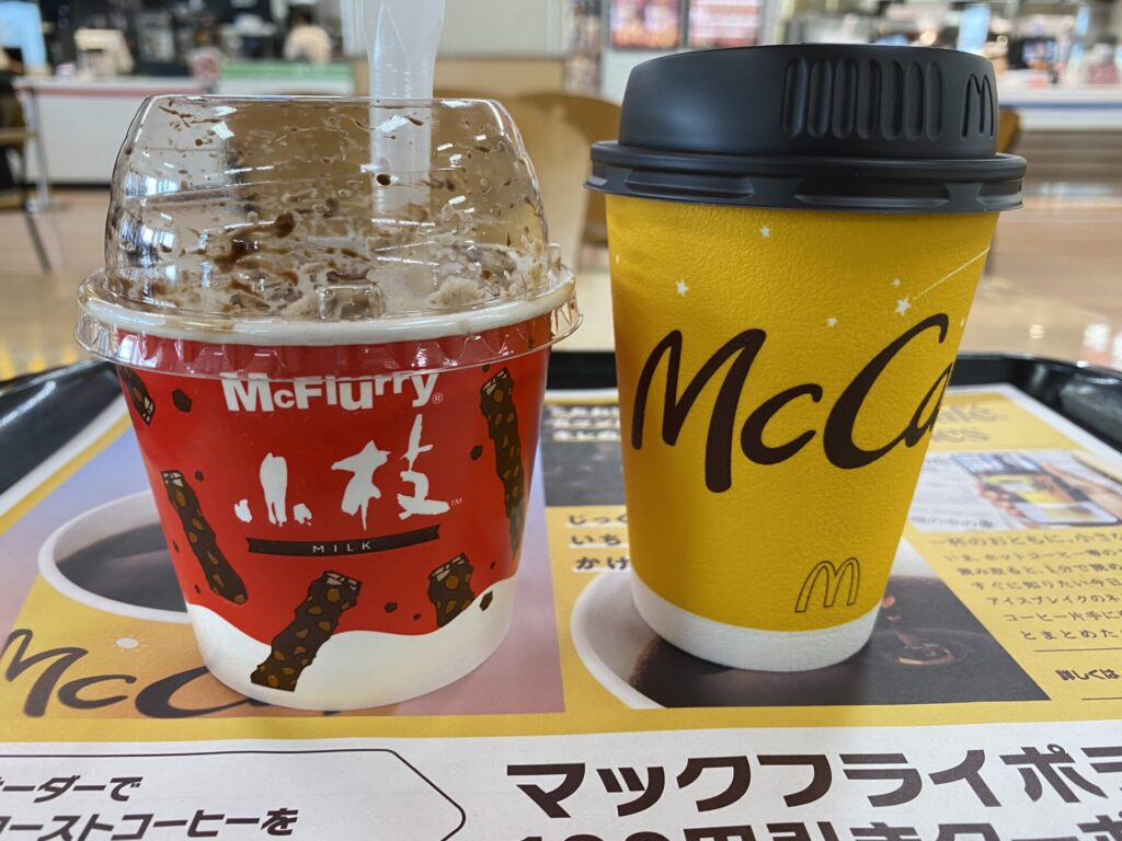 マックフルーリー小枝とホットコーヒー