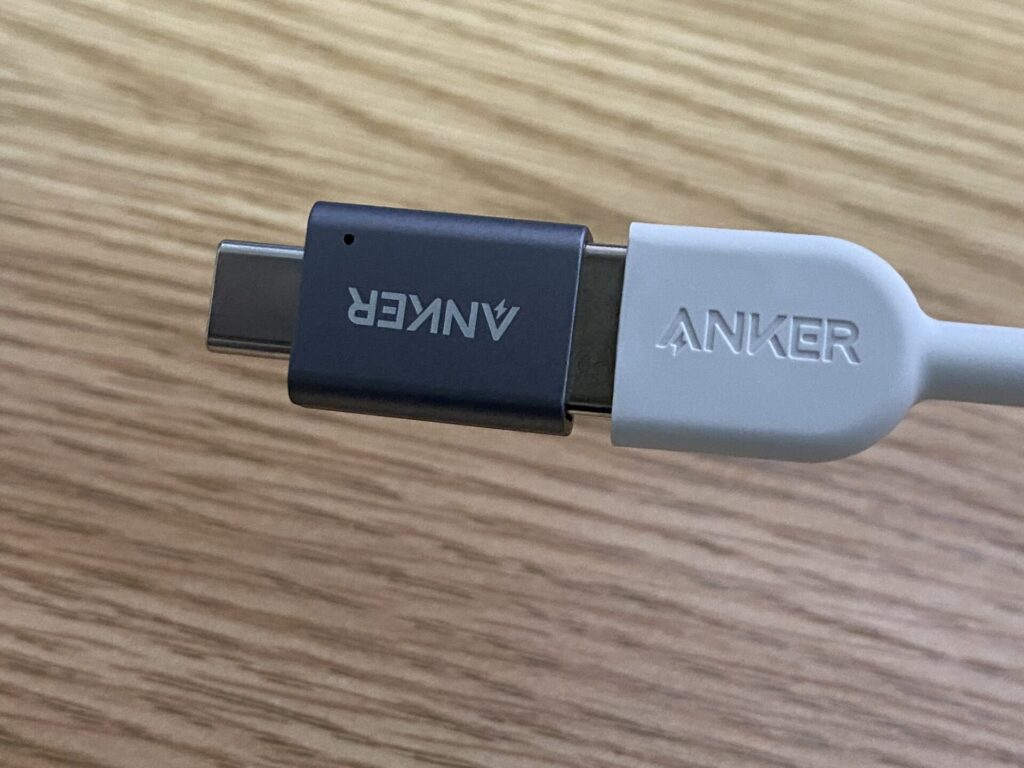 「Anker USB-C & USB-A 変換アダプタ (USB3.0対応) 」をケーブに接続して使用する