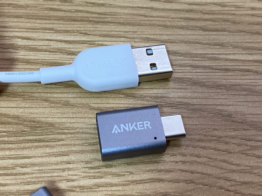 「Anker USB-C & USB-A 変換アダプタ (USB3.0対応) 」は一般的な端子と同じサイズである