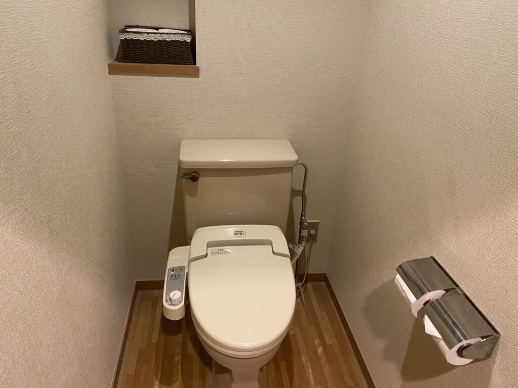 ホテル湯西川の客室のトイレ
