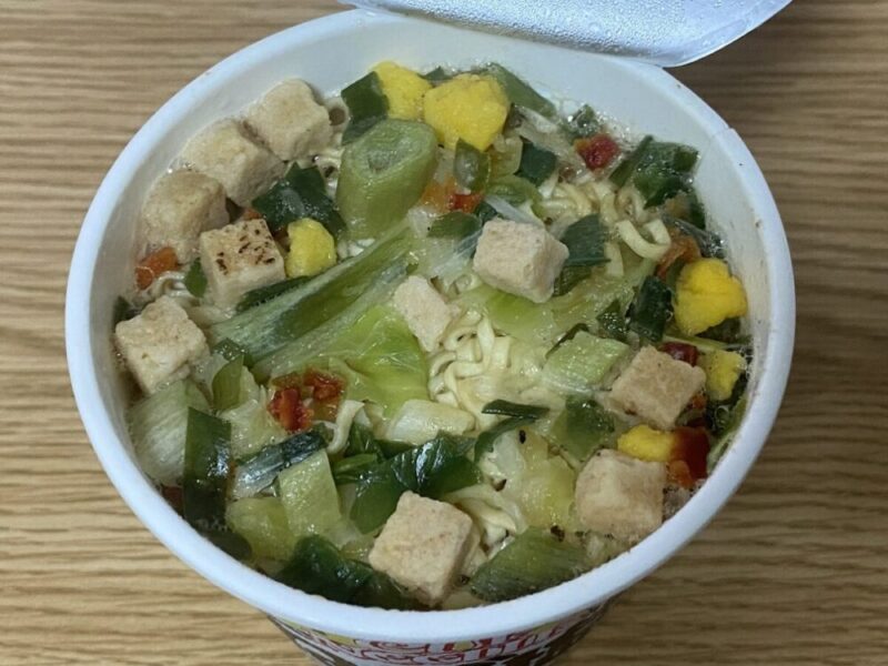 「カップヌードルねぎ塩」レビュー！おいしい？まずい？口コミは？シーフードの塩味と比較 宗蔵ライフ－週刊セミリタイア