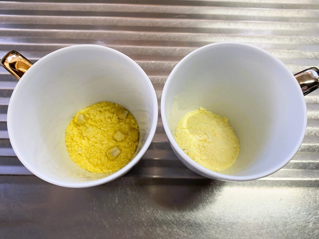 業務スーパーのコーンポタージュとクノールカップスープの比較（粉の状態）