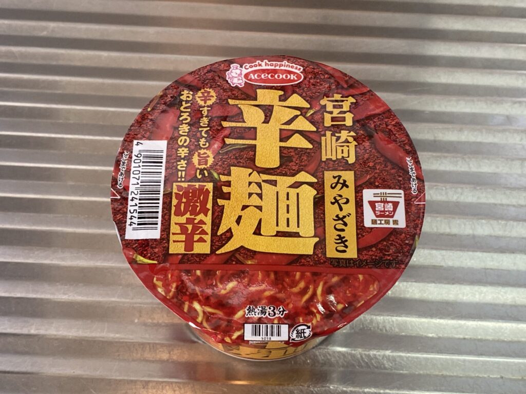 ダイソー限定宮崎辛麺のパッケージ
