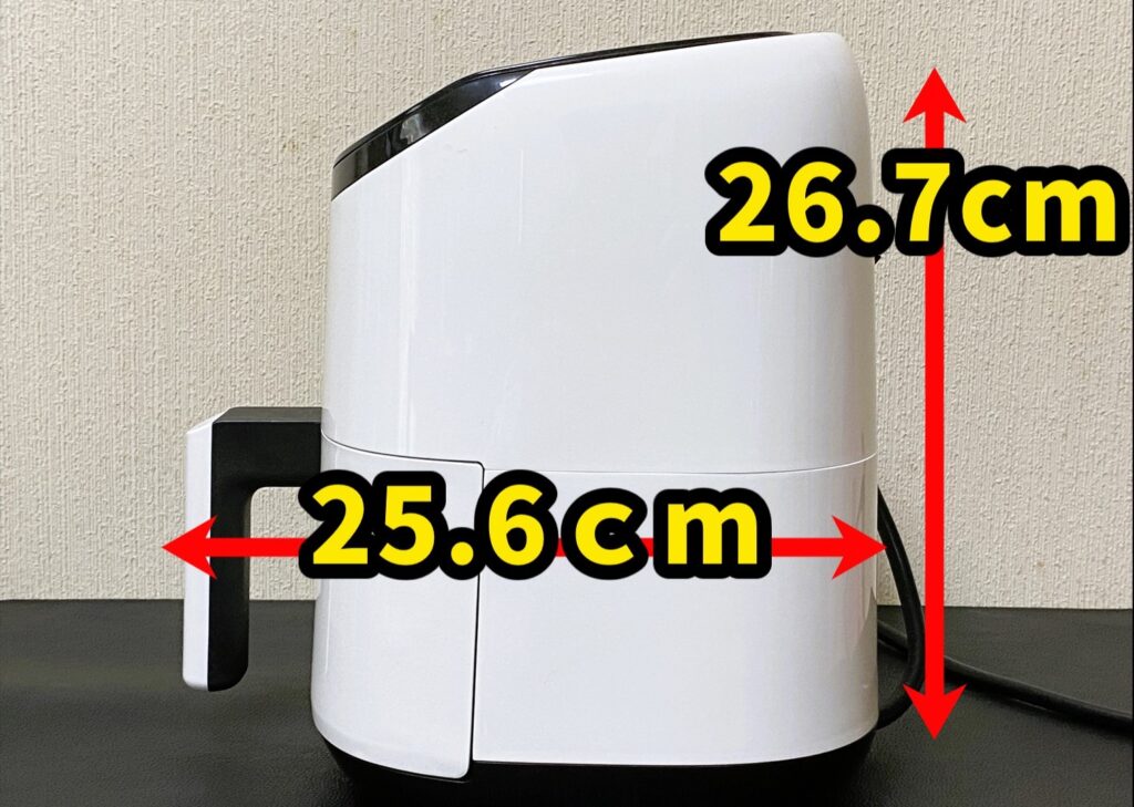 COSORI ノンフライヤー CAF-LI211の高さと奥行きのサイズが書かれている