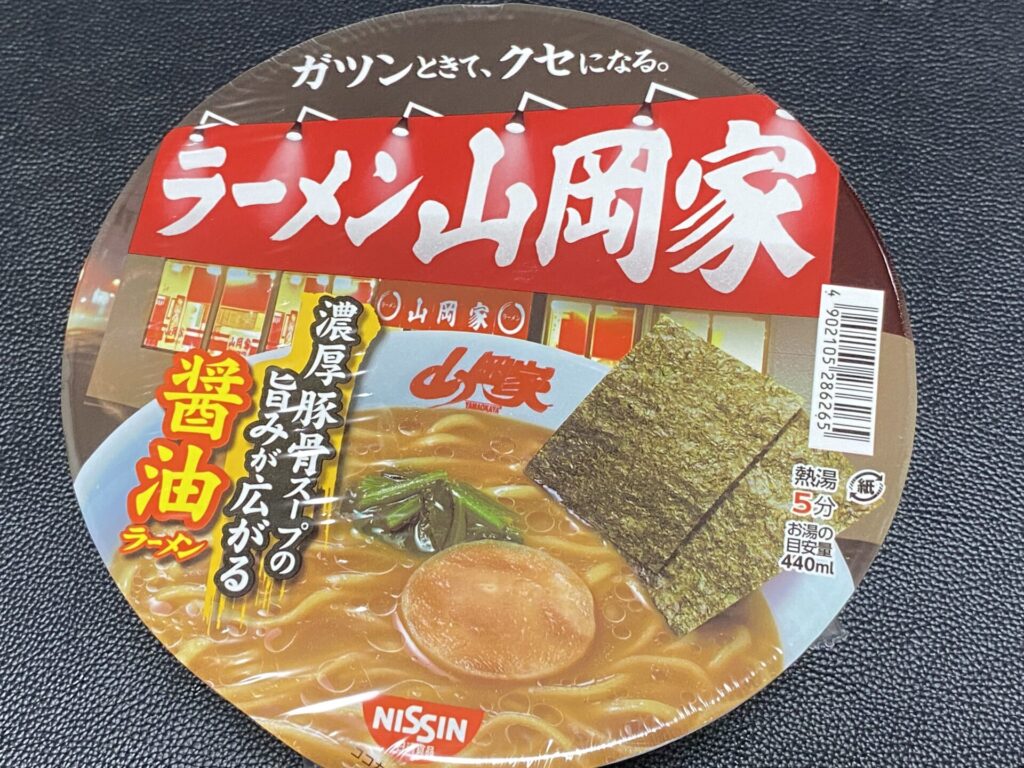 山岡家のカップ麺。販売元は日清で山岡家は監修となっている