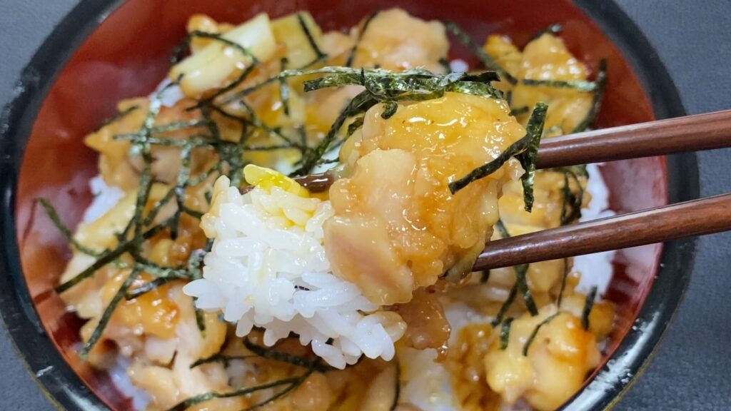 業務スーパーの3種アソートで作った焼鳥丼は美味しい