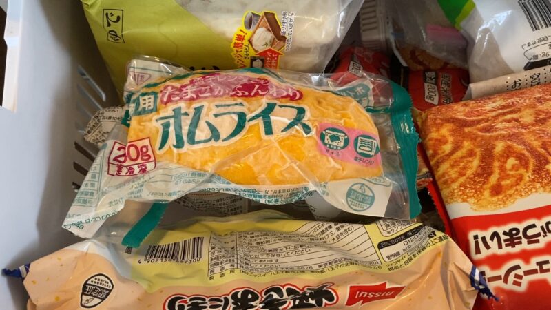 業務スーパーの冷凍オムライスはコンパクトで冷凍庫に保管しやすい