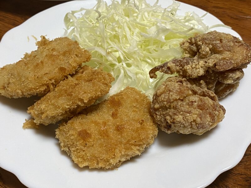 電気フライヤーで揚げたカツと唐揚げ