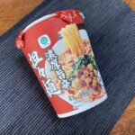 ファミリーマートのカップ麺「濃厚旨辛担々麺」のパッケージ全体