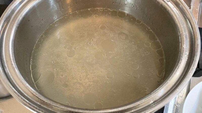 生フランクをボイルした後の旨味が出た茹で汁