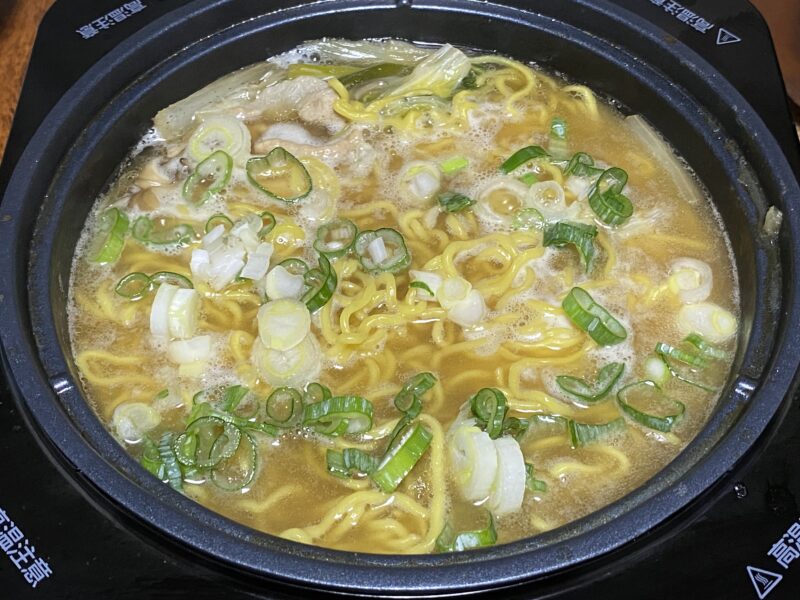 生フランクの旨味がしみ込んだスープで作った〆ラーメン