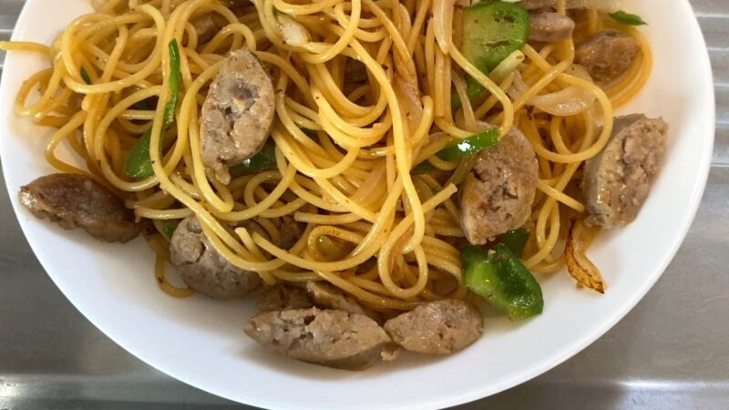 生フランクを加えたスパゲティのアップ