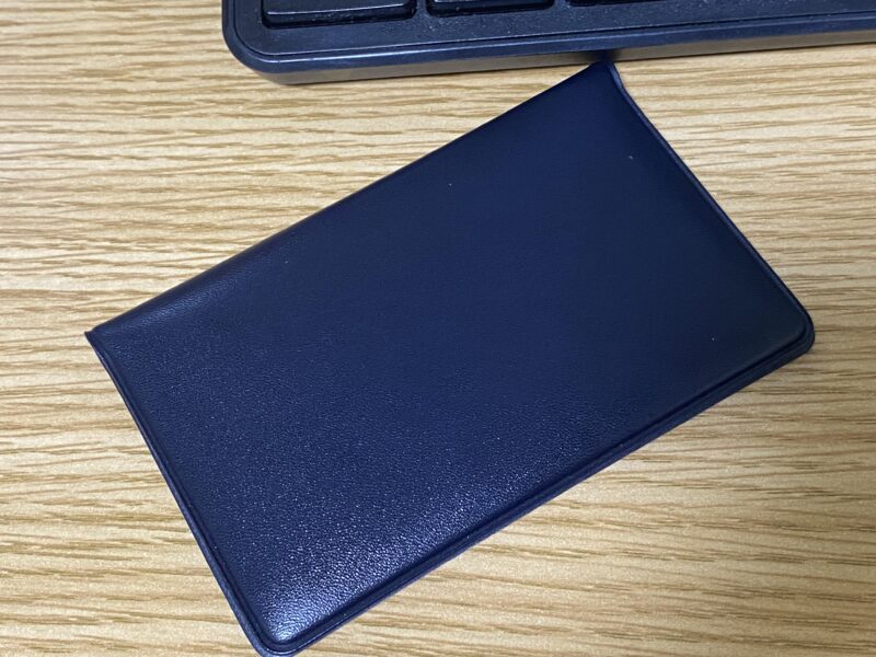 交通安全協会でもらった免許証ケース（外側）