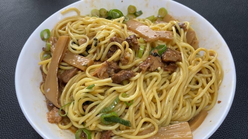 煮豚・メンマ・ネギ入りまぜそばの全体像