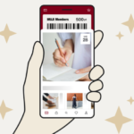 無印良品アプリが新しくなり、会員プログラムも一新されたことを紹介する画面。スマホに会員証バーコードとポイントが表示されている。