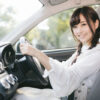 運転する女性