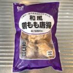 業務スーパー「和風鶏もも唐揚げ」のパッケージ写真。冷凍状態で、紫色の袋に商品名が大きく記載されている。