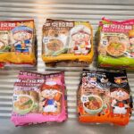 東京拉麺シリーズ5種類を並べた写真。チキン・カレー・トムヤンクン・エビ塩とんこつ・ピリ辛にんにくのパッケージが並んでいる。