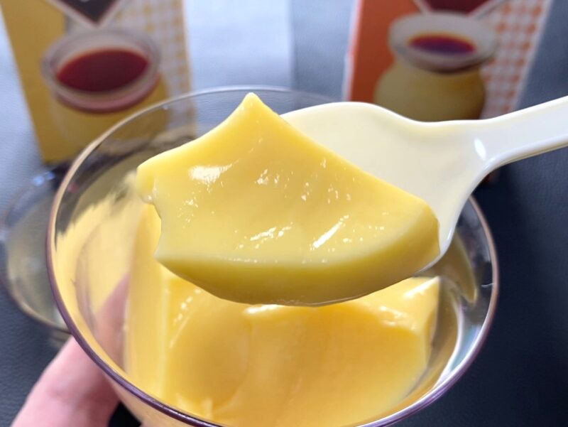 業務スーパーの1キロプリンはパックから取り出して食べる