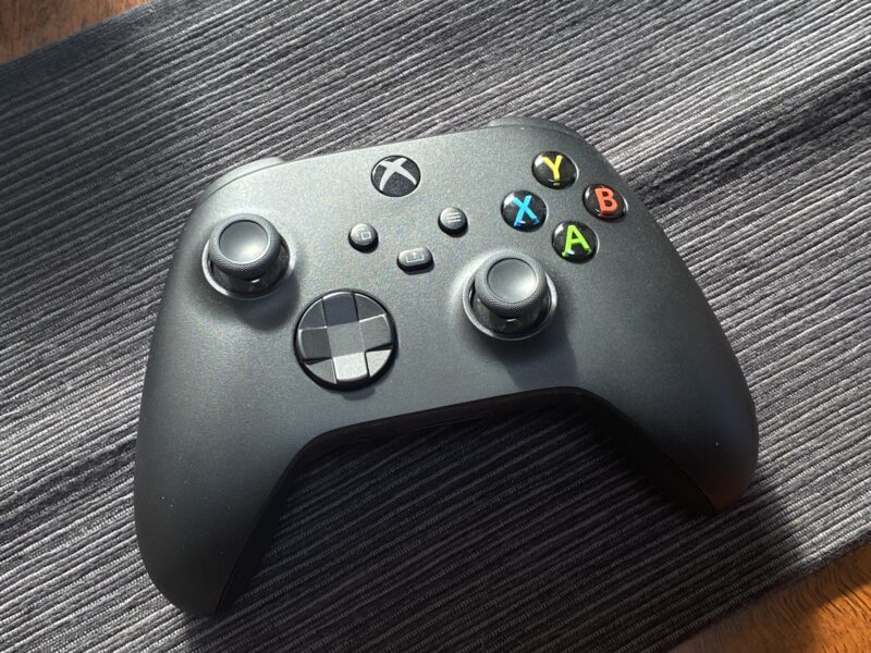 Xbox のコントローラーはエネループで操作が可能