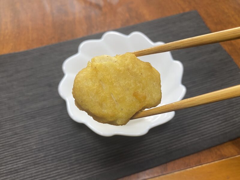 ノンフライヤーで加熱した業務スーパーのチキンナゲット。衣がサクッと乾いた質感で香ばしく仕上がっている