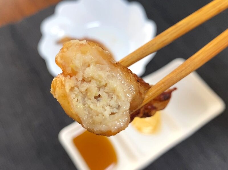 業務スーパー 鶏皮餃子 断面 中身 具材 鶏肉 野菜 ジューシー