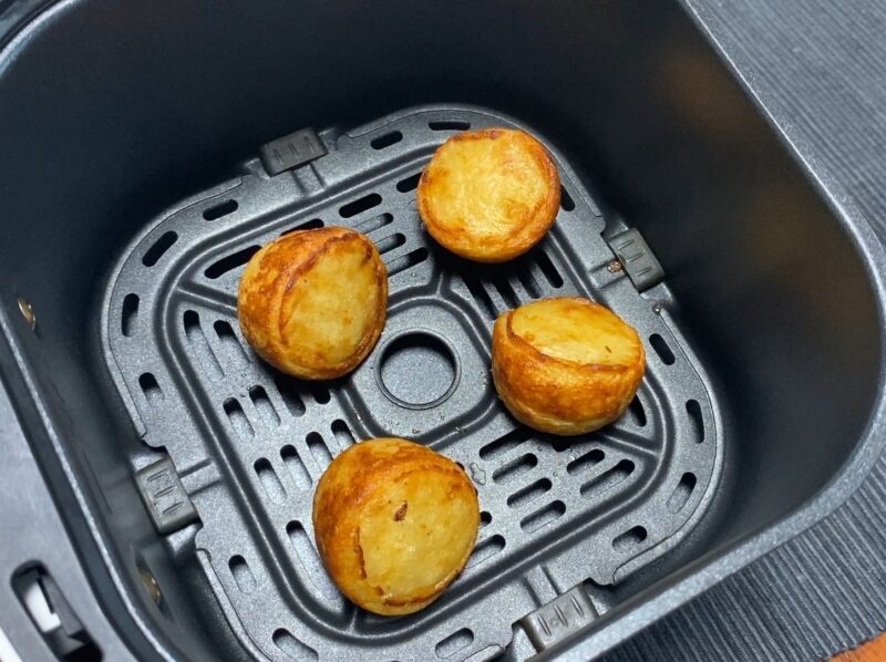 ノンフライヤー調理中のたこ焼き 油を使わないカリカリ仕上げの工夫