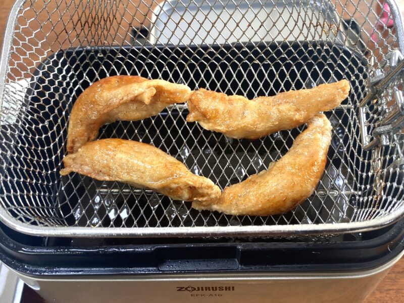 業務スーパー 鶏皮餃子 揚げ調理 電気フライヤー 完成 パリパリ