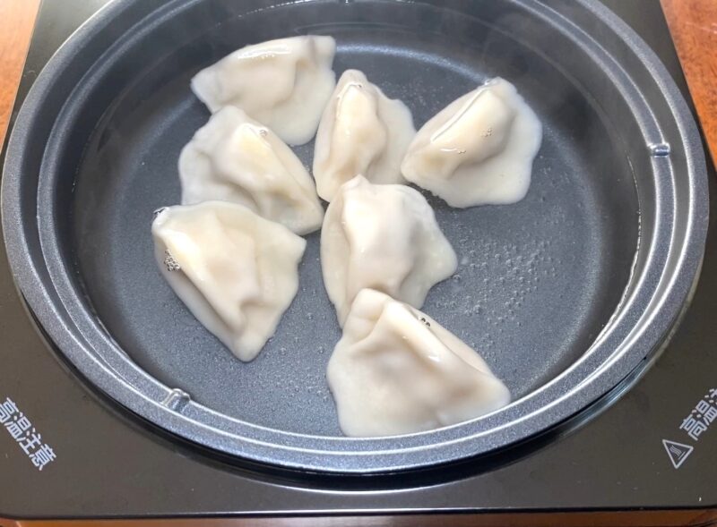 業務スーパー 美味しい海老餃子 ボイル調理中