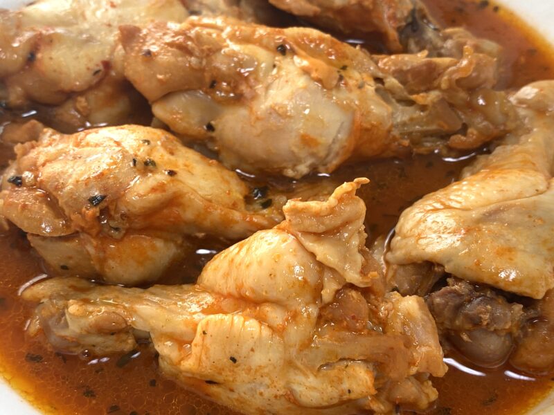 ふっくらした手羽元のアップ 煮崩れのないきれいな形状