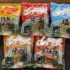 山岡家乾麺5種（特製味噌・醤油・塩・味噌・辛味噌）のパッケージを扇状に並べた食べ比べセット