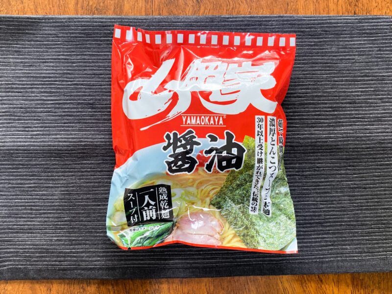 山岡家乾麺・醤油のパッケージ正面