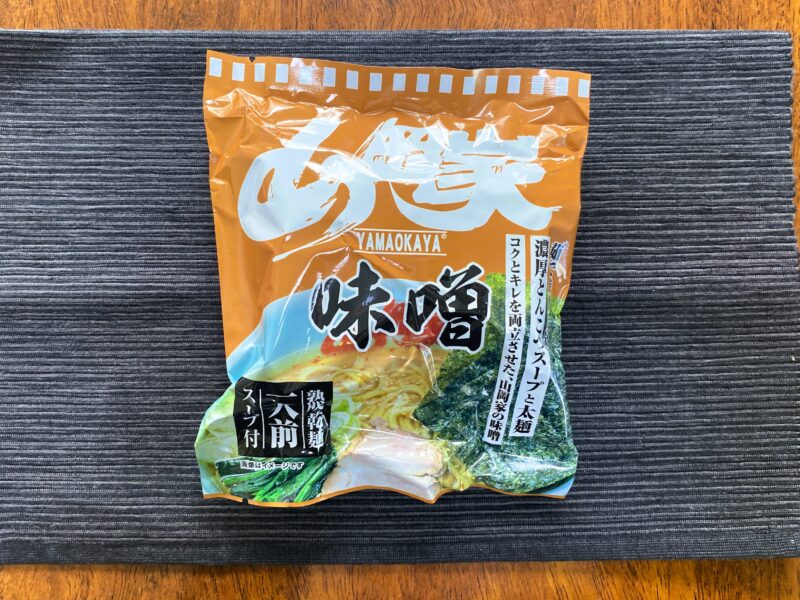 山岡家乾麺・味噌のパッケージ正面