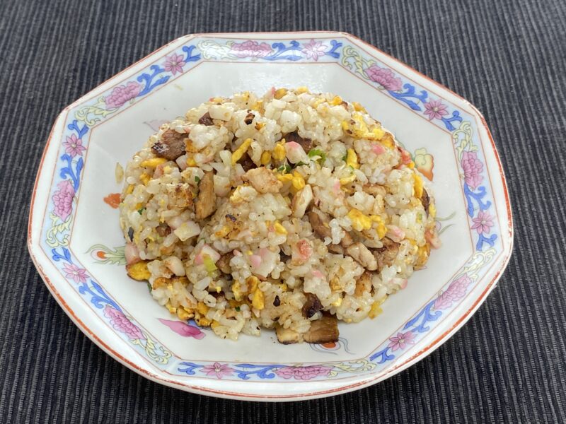 大判厚切りバラ焼豚を使った町中華風炒飯