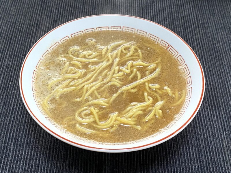山岡家乾麺・醤油のトッピングなし完成品・濃厚な醤油スープと太麺