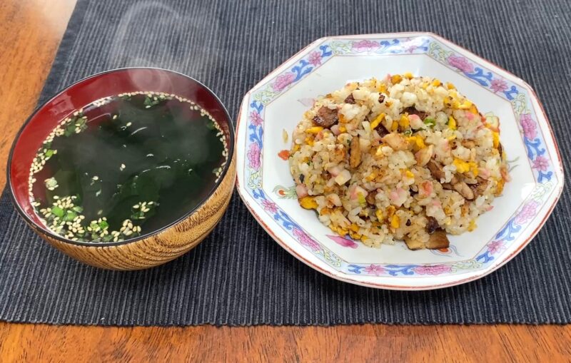 コスモスON365・わかめスープと炒飯の組み合わせ・中華との相性抜群な献立例